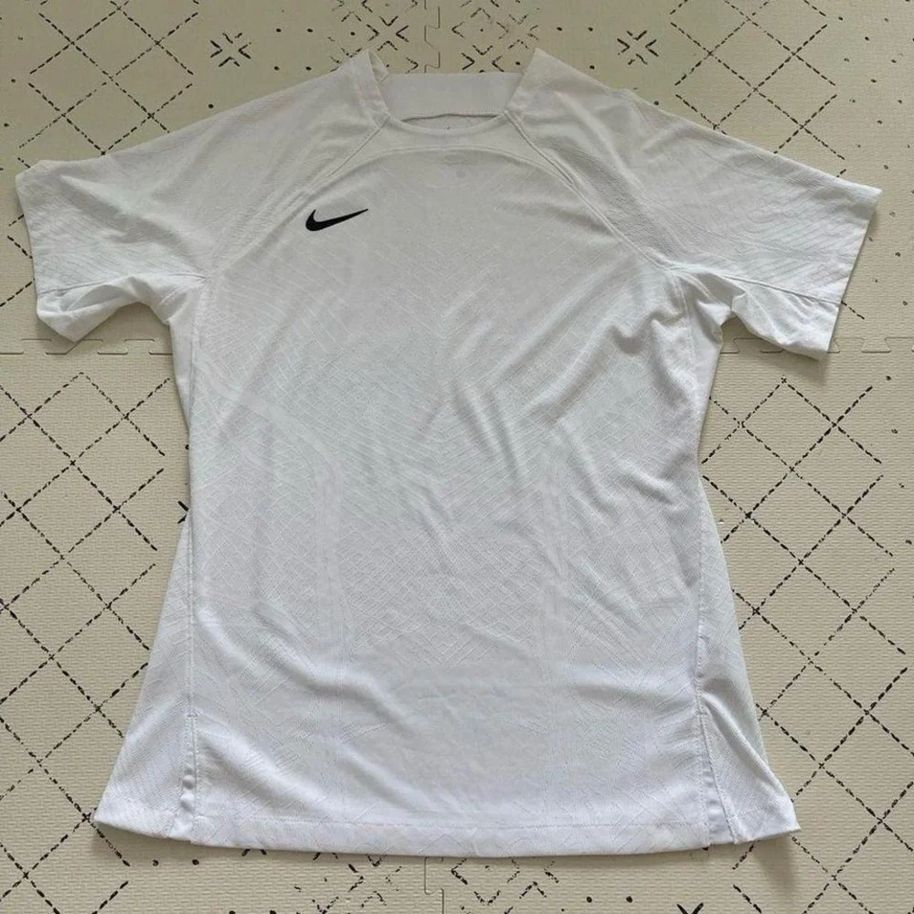 Nike Dri-fit short sleeve shirt M‎